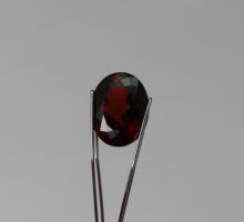 Pierres prcieuses et pierres fines de couleurs Grenat Almandin rouge